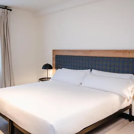Hostal Latroupe La Granja