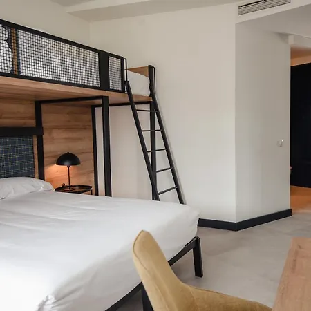 Hostal Latroupe La Granja
