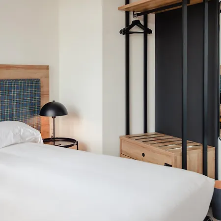 Hostal Latroupe La Granja *