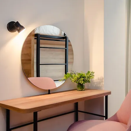 Latroupe La Granja Hostel