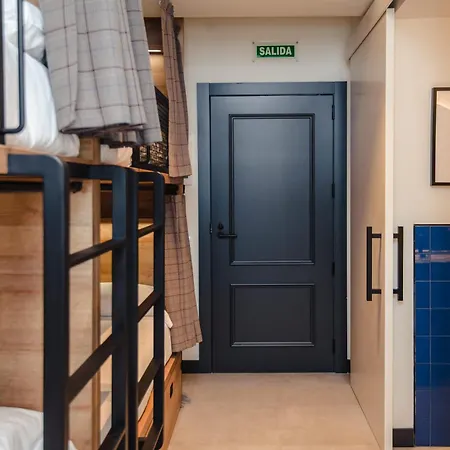 Latroupe La Granja Hostel Bilbao