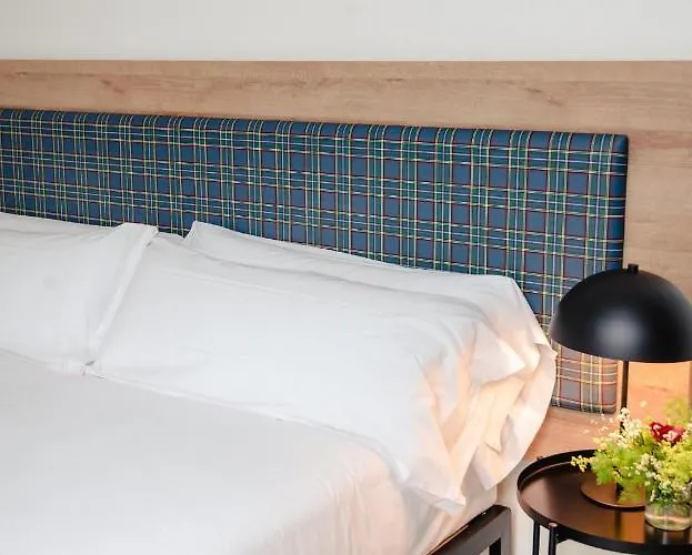 Latroupe La Granja Hostel *