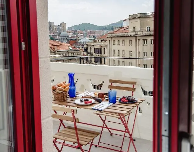 Latroupe La Granja Hostel Bilbao