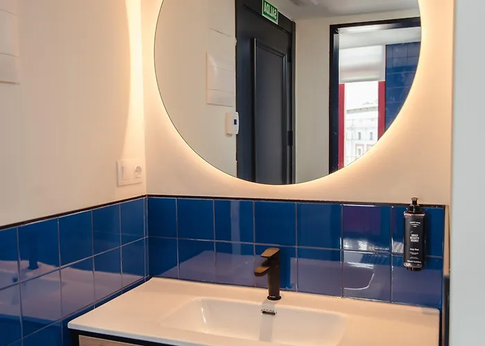 Latroupe La Granja Hostel Bilbao