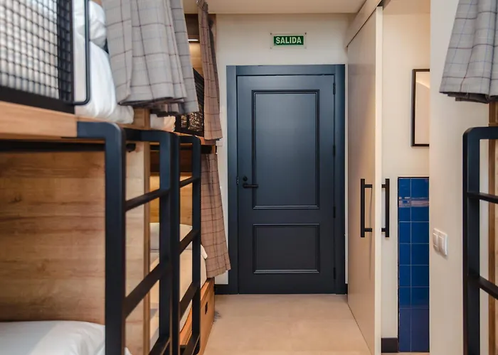 Latroupe La Granja Hostel Bilbao