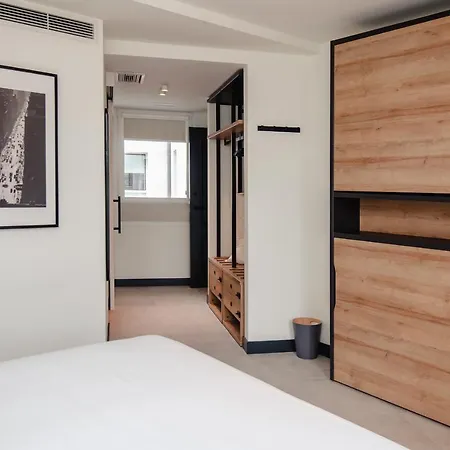 Hostal Latroupe La Granja