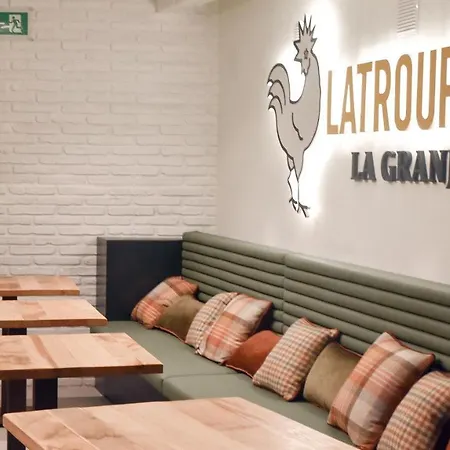 Latroupe La Granja Vandrerhjem *