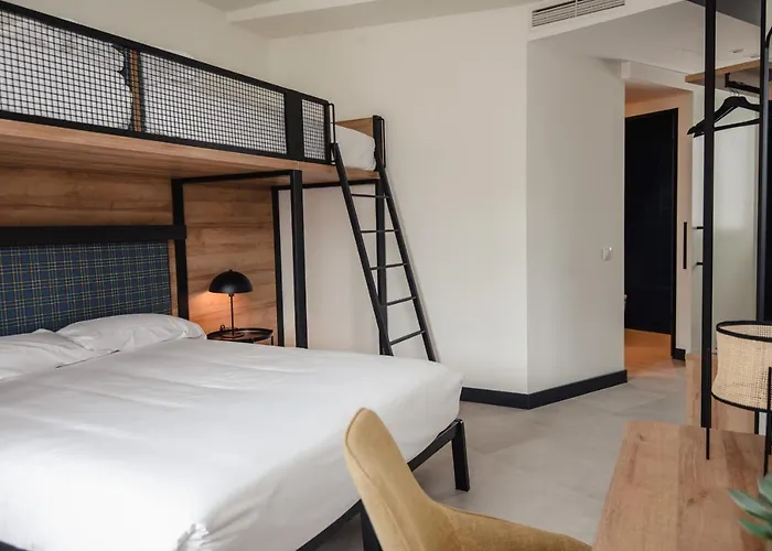 Hostel Latroupe La Granja