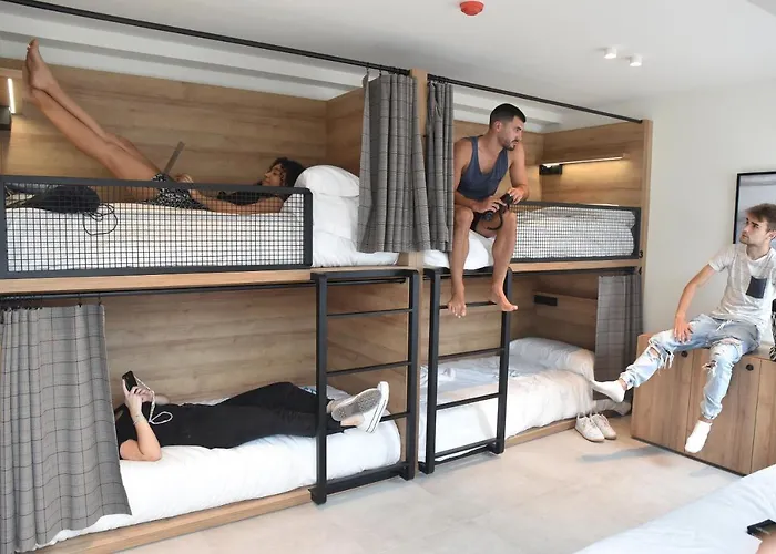 Latroupe La Granja Hostel Μπιλμπάο