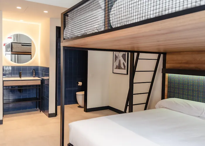 Latroupe La Granja Hostel *