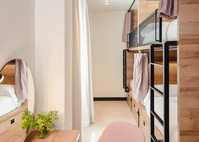 Hostel Latroupe La Granja *