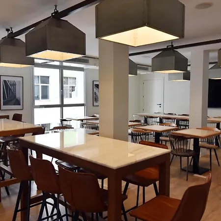 Latroupe La Granja Hostel