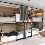 Latroupe La Granja Hostel Μπιλμπάο
