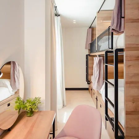 ホステル Latroupe La Granja *