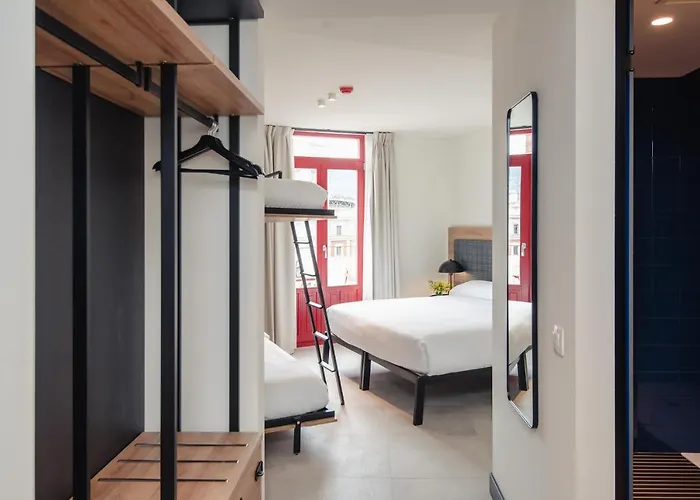 ホステル Latroupe La Granja *